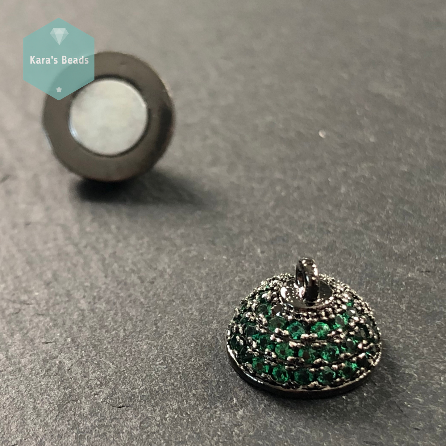 10 mm Black with Emerald Zircon Round Strong Magnetic Clasp 1 pc